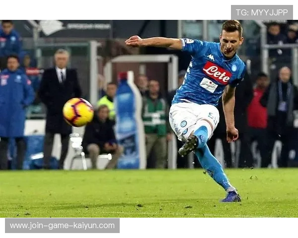 那不勒斯无球跑动出彩,前场穿插非常有效