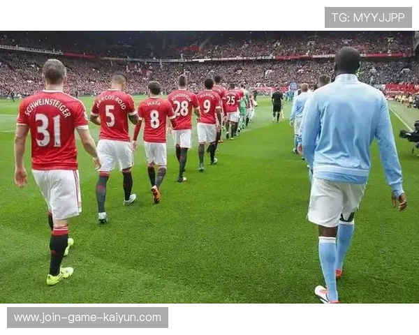 利物浦肋部渗透，努涅斯顺势抽射挂角