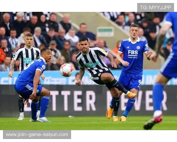 纽卡斯尔阿尔米隆内切弧线球再现经典招牌式射门