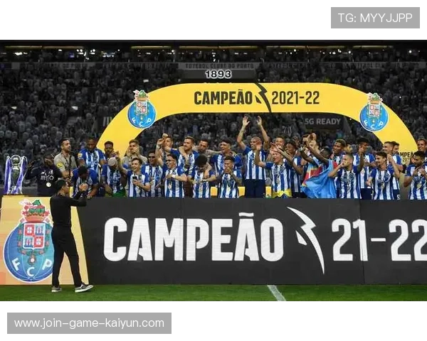 波尔图塔雷米倒地铲射建功，巨龙球场情绪爆燃